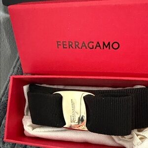 🛒Salvatore Ferragamo Black Belt with Gold hair clip
